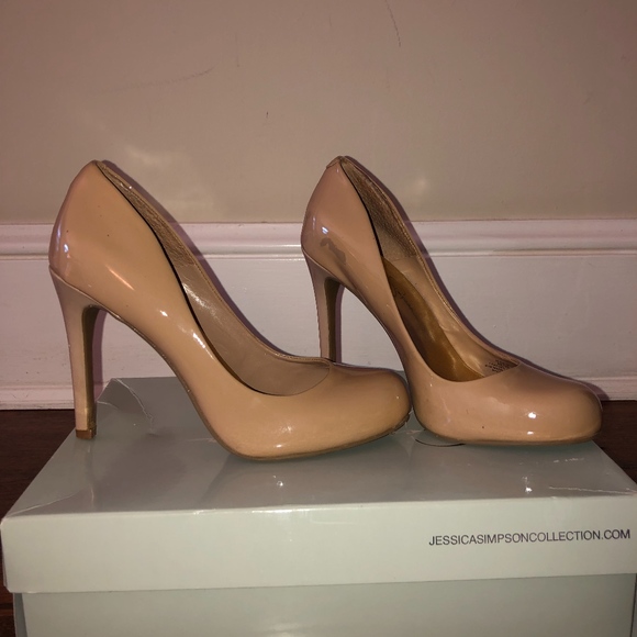 Jessica Simpson Close Toed Heels, Nude Patent 6M - Picture 7 of 8